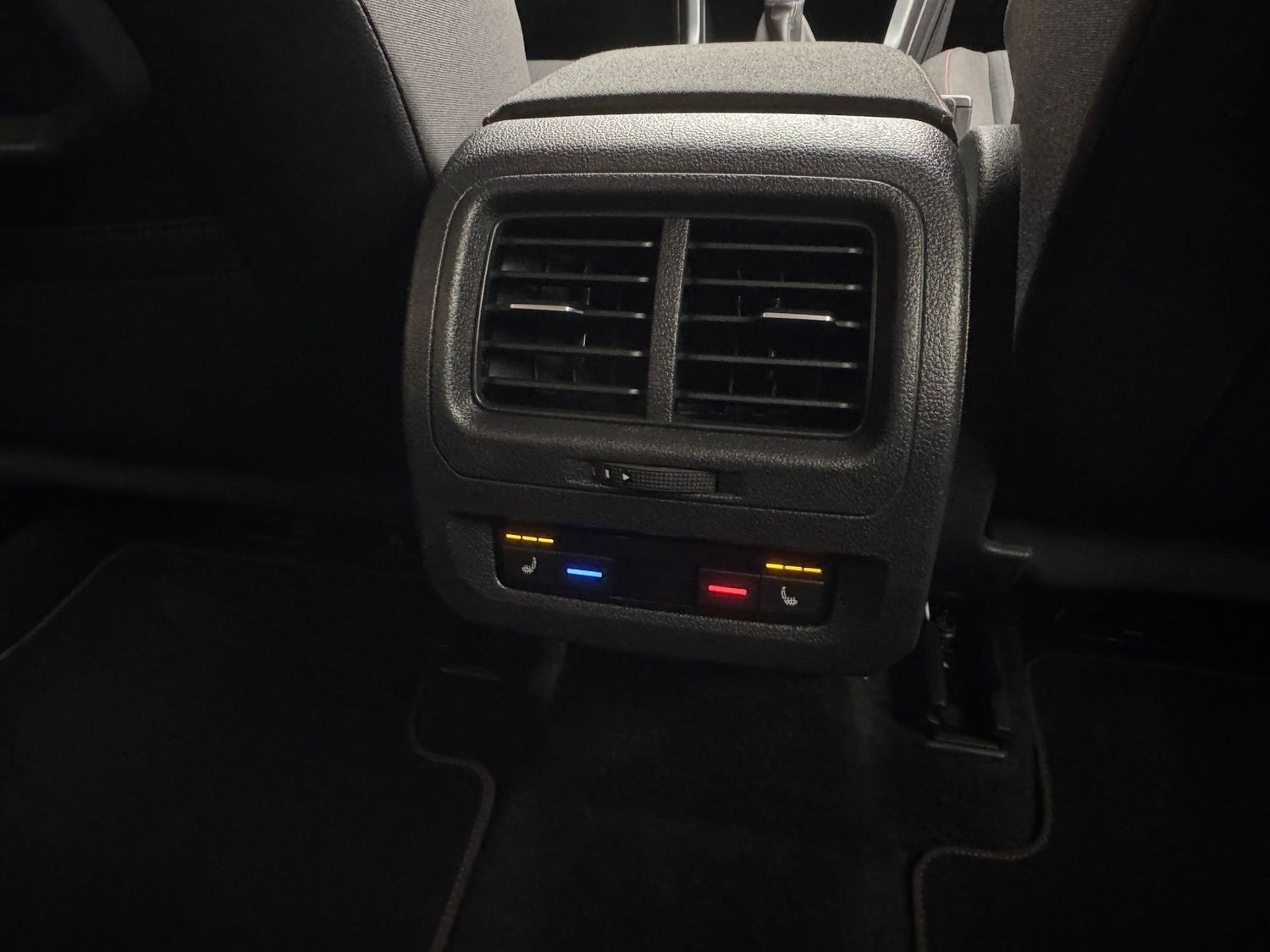 Volkswagen Touran Sound*DSG*7Sitze*Garantie*4xSitzheizung* foto 8