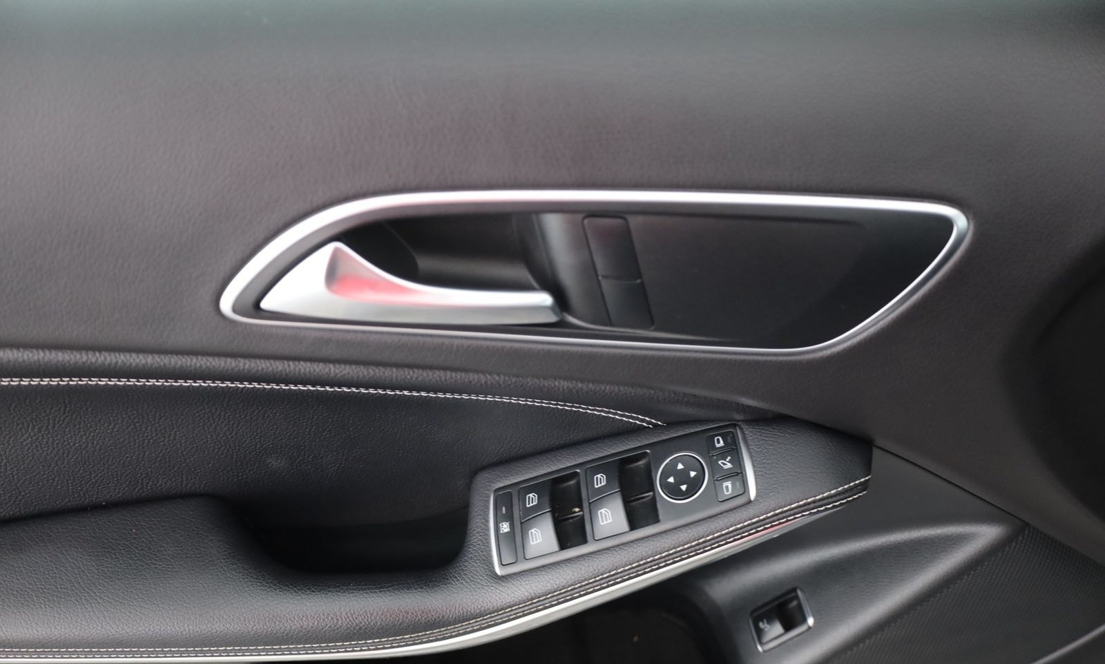 Mercedes-Benz GLA 180 LED Navi Sitzheizung Teilleder PDC ACC foto 22