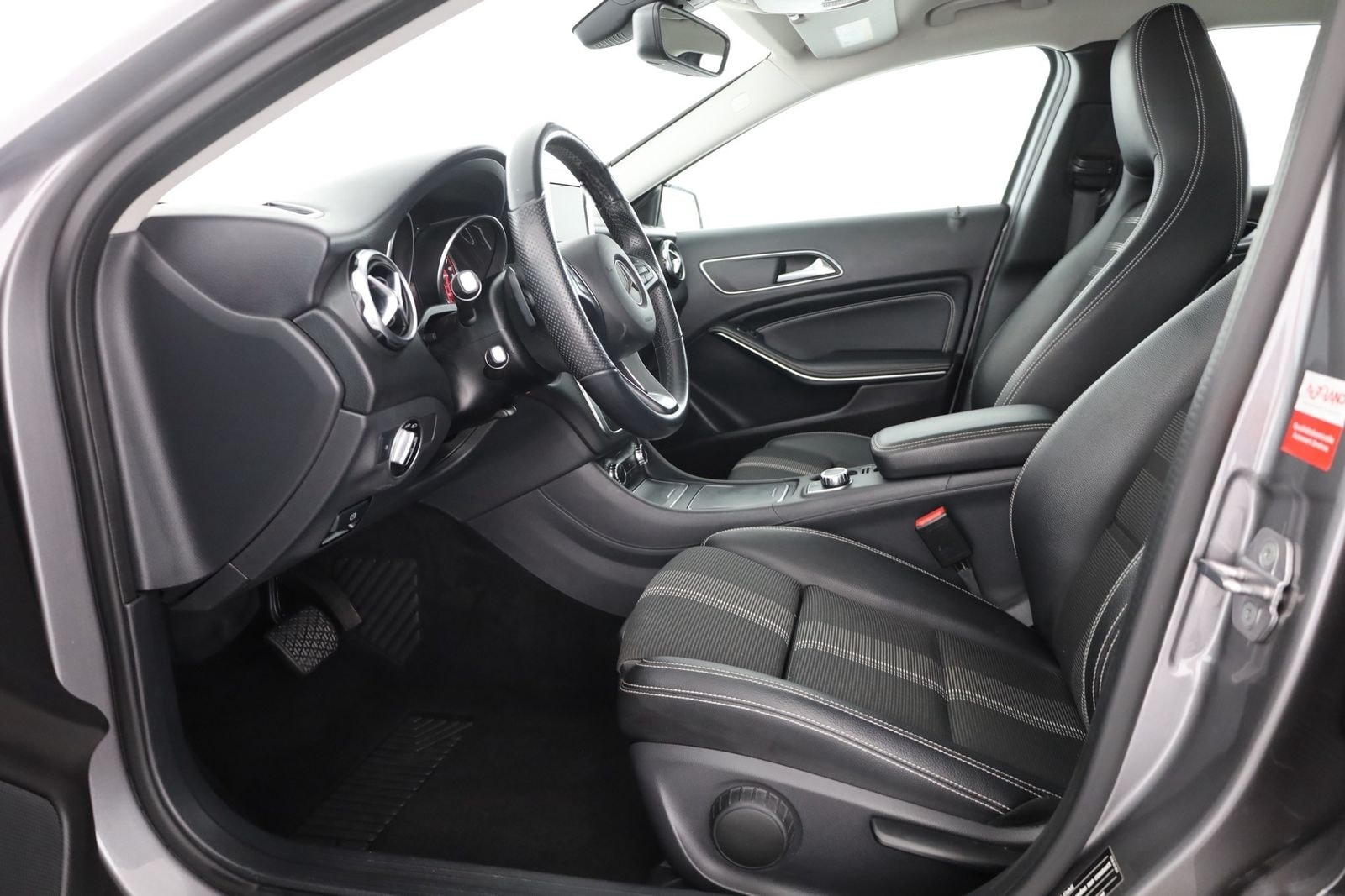 Mercedes-Benz GLA 180 LED Navi Sitzheizung Teilleder PDC ACC foto 23