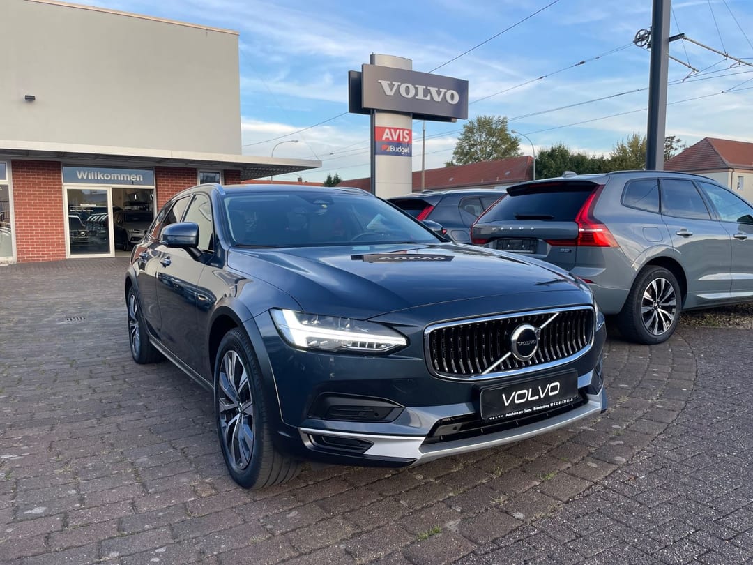 Volvo V90CC B5 AWD Plus BLIS 2023
