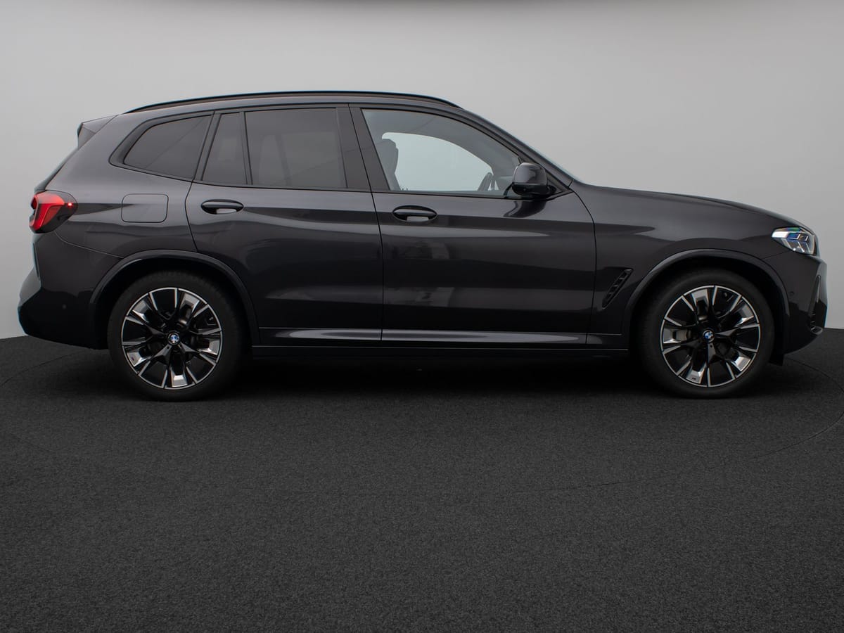 BMW iX3 de 2024 importado de Alemania, en el catálogo de Coches1