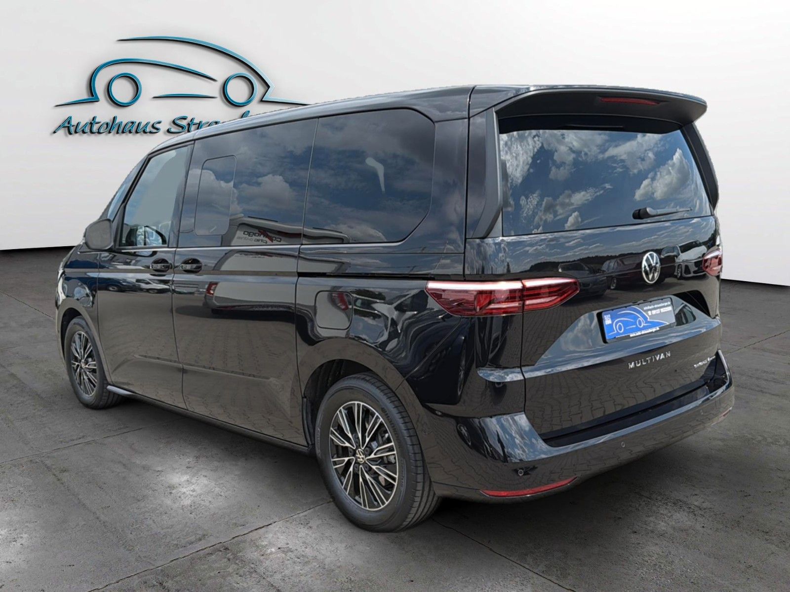 Volkswagen T7 Multivan de 2025 importado de Alemania, en el catálogo de Coches1